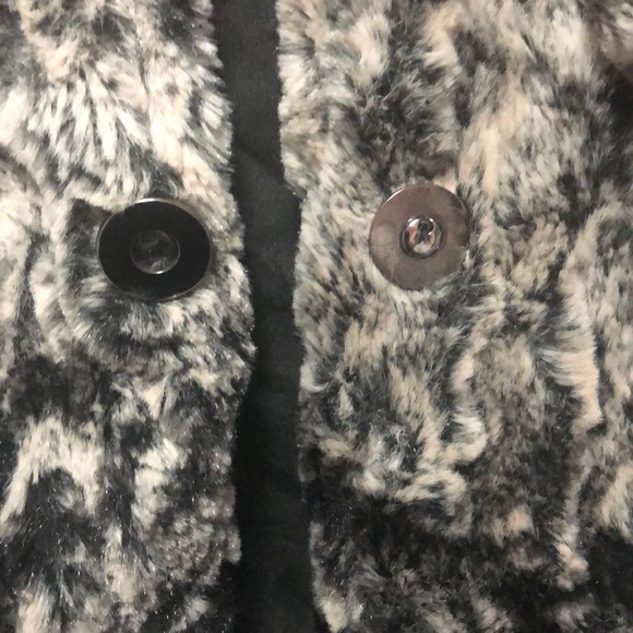 Vest - Picture 6 of 7